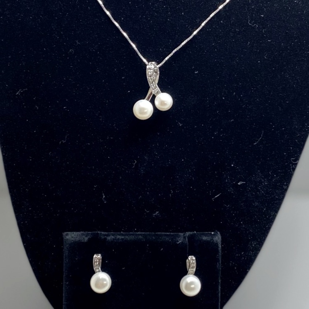 Bridal sterling silver necklace and earring set.